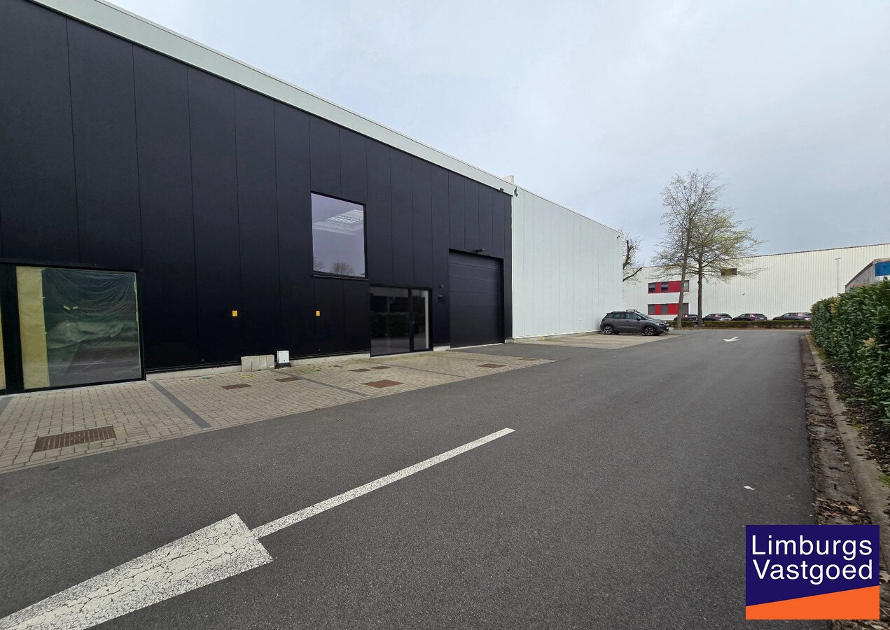 Recent magazijn, 216m², op industrieterrein 'Stadsheide', vlakbij Corda Campus 