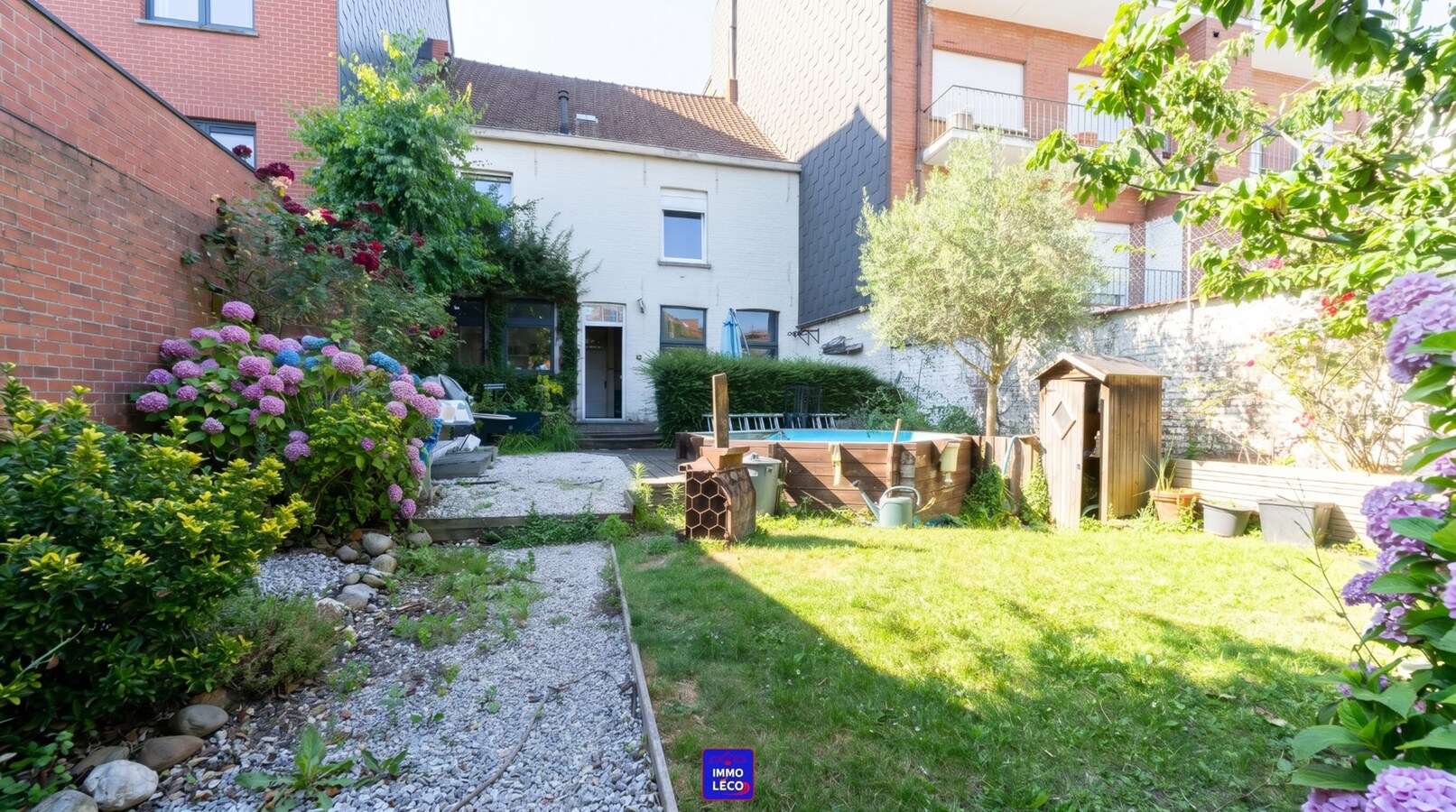 Maison de caractère avec jardin et garage, en plein centre-ville ! 