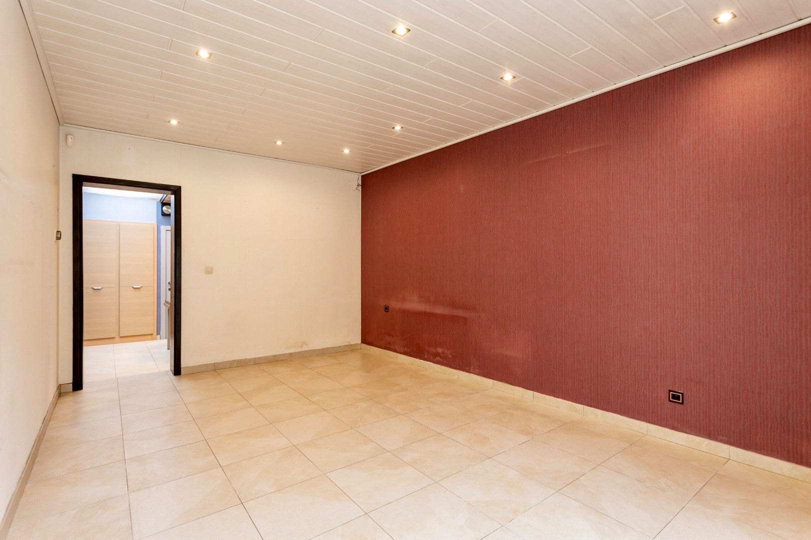 Handelspand met woonst te Halle-centrum 