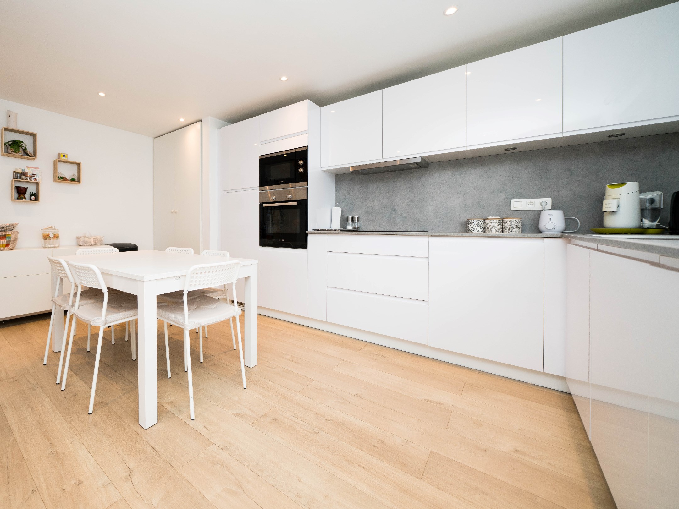 Volledige gerenoveerde 2-kamer woning met tuin 