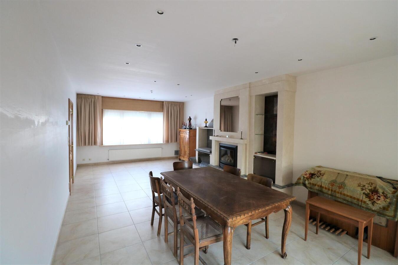 Recente woning met 5 slaapkamers op 698m²  te Alveringem 