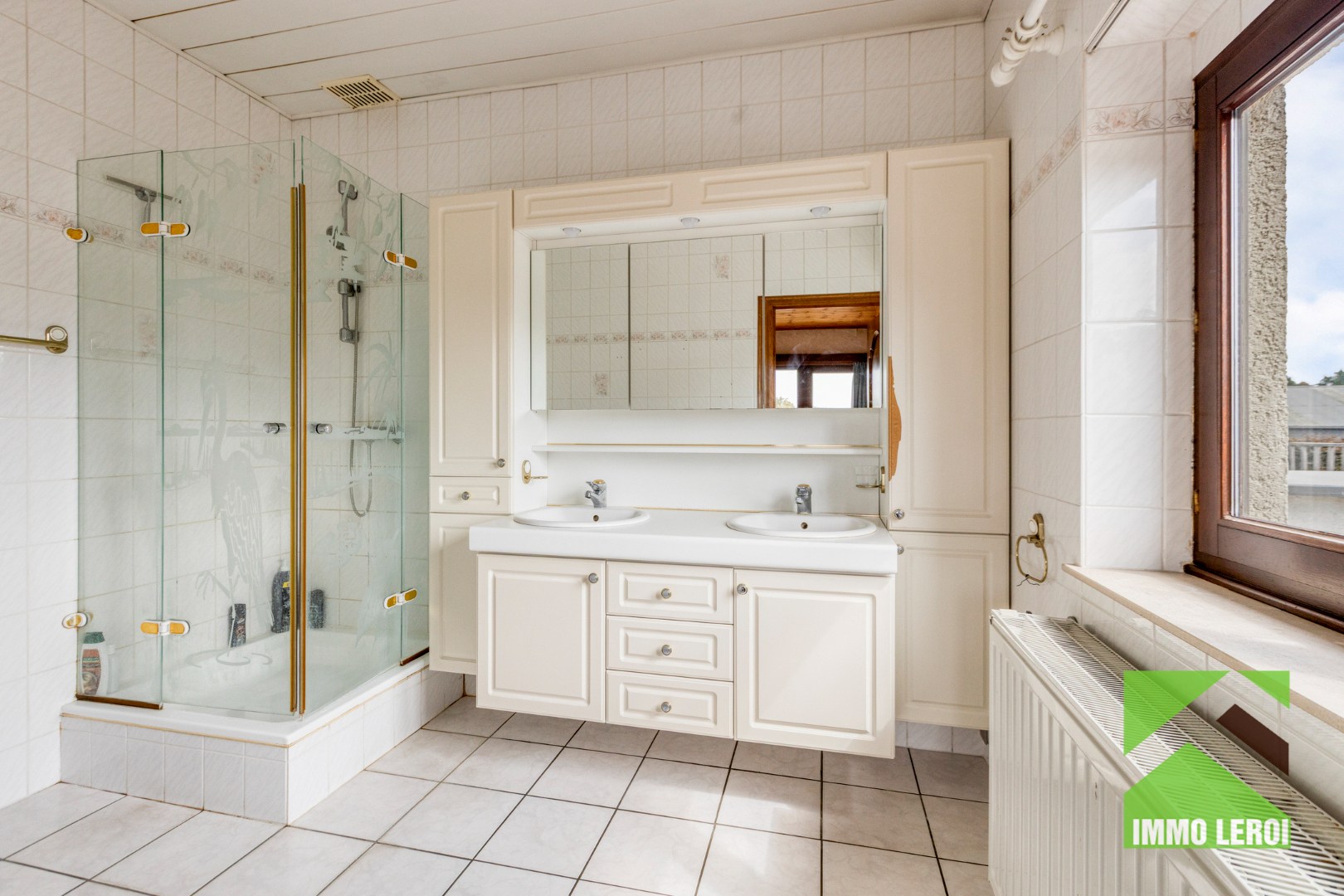 Badkamer met douche