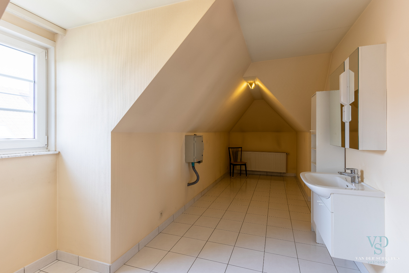 Lichtrijke, stijlvolle villa  (EPC van 254 !). 