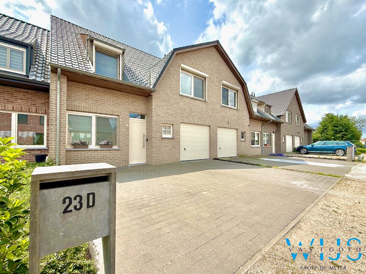 INSTAPKLAAR woonhuis met ZUIDgerichte tuin te Boekhoute ! 