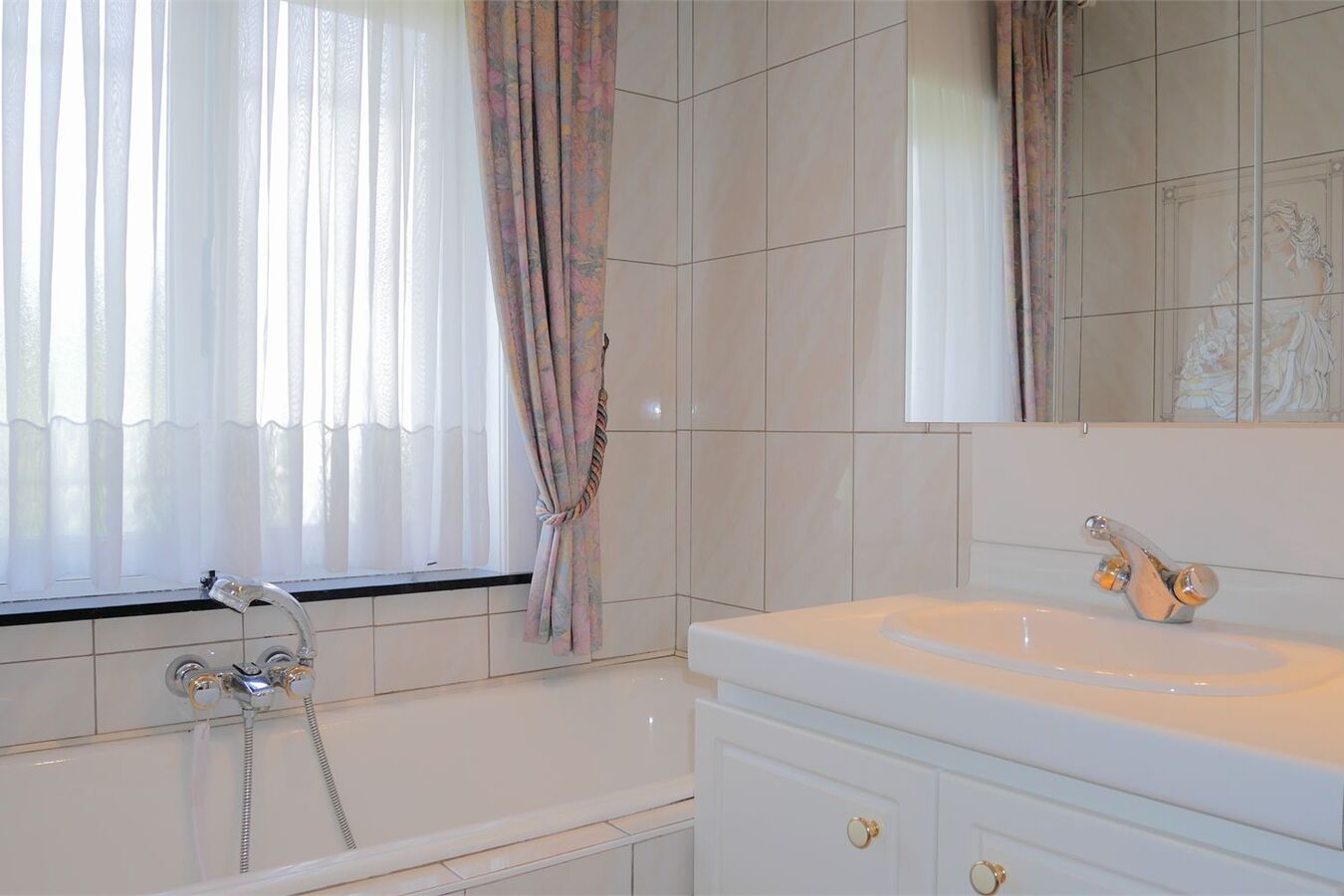 Semi-bungalow op royaal perceel van 1779 m² 