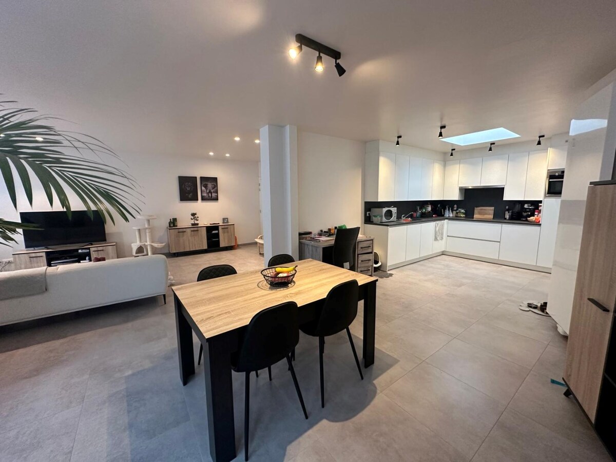 Verrassend ruime woning met 3 ruime slaapkamers en garage 