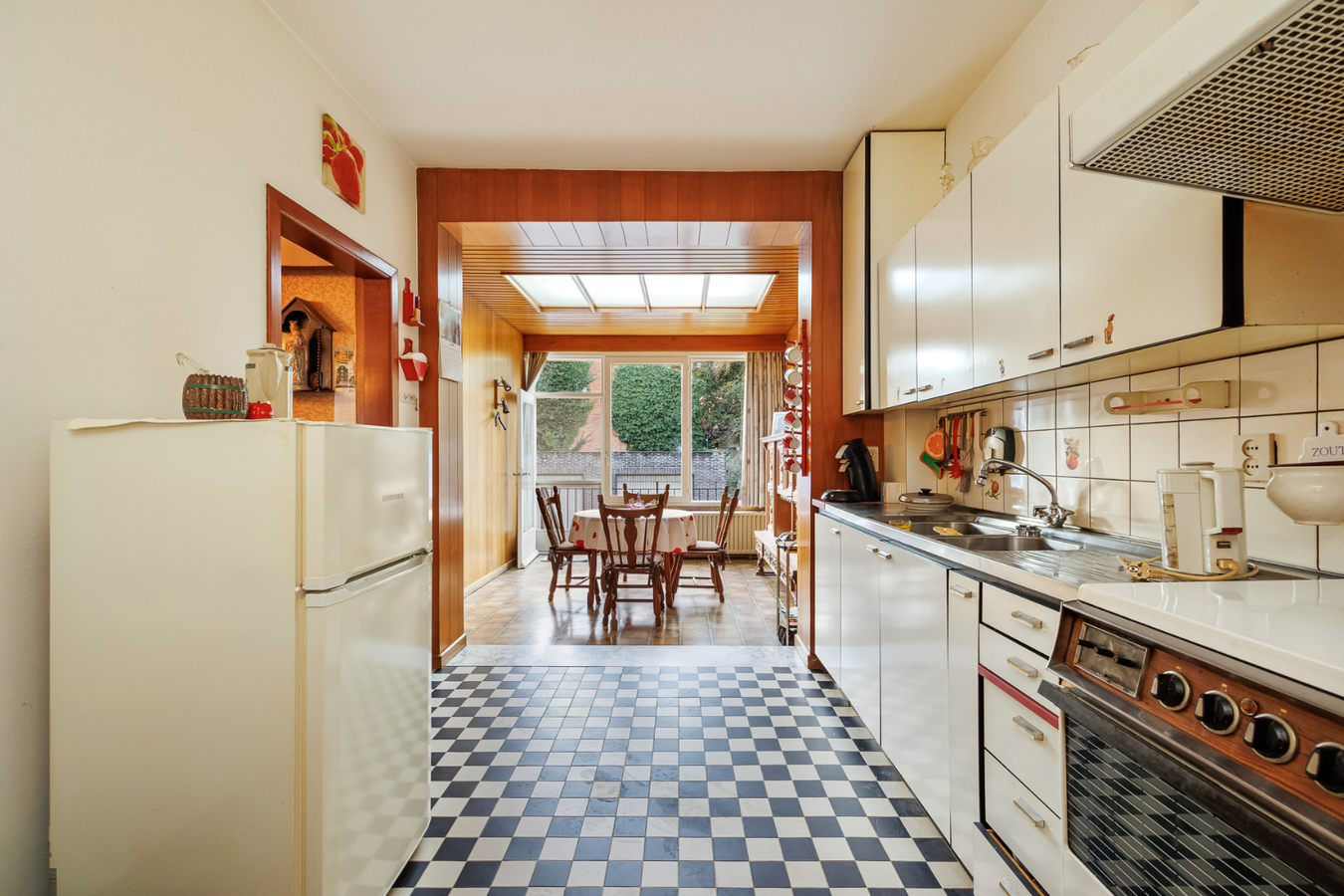 Te renoveren HOB met 3 slpk en 3 garages te Herentals! 