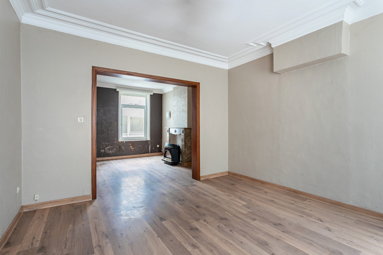 Handelshuis én appartement centrum Halle 