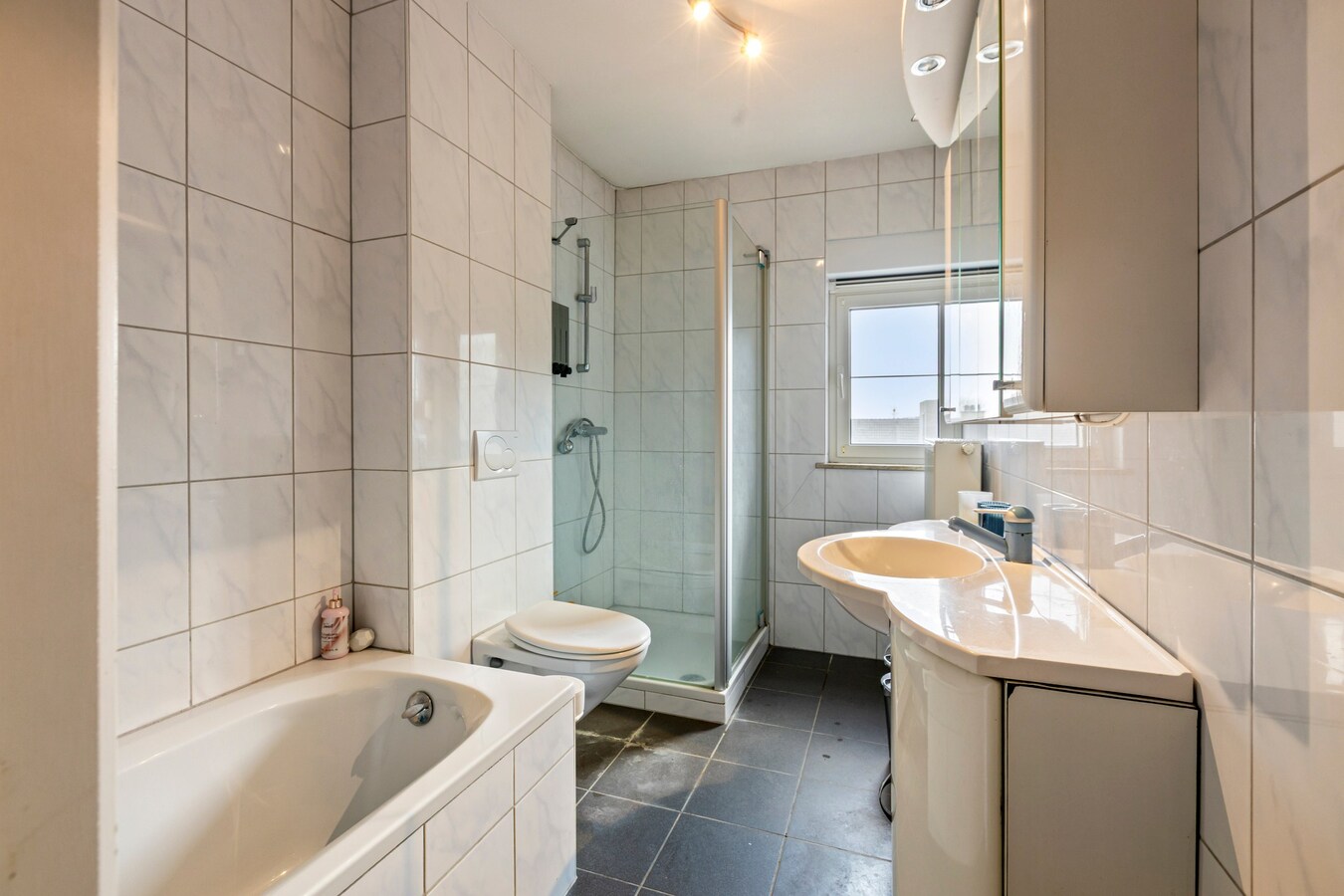 Centrum Dilsen: comfortabel appartement met terras en parking 