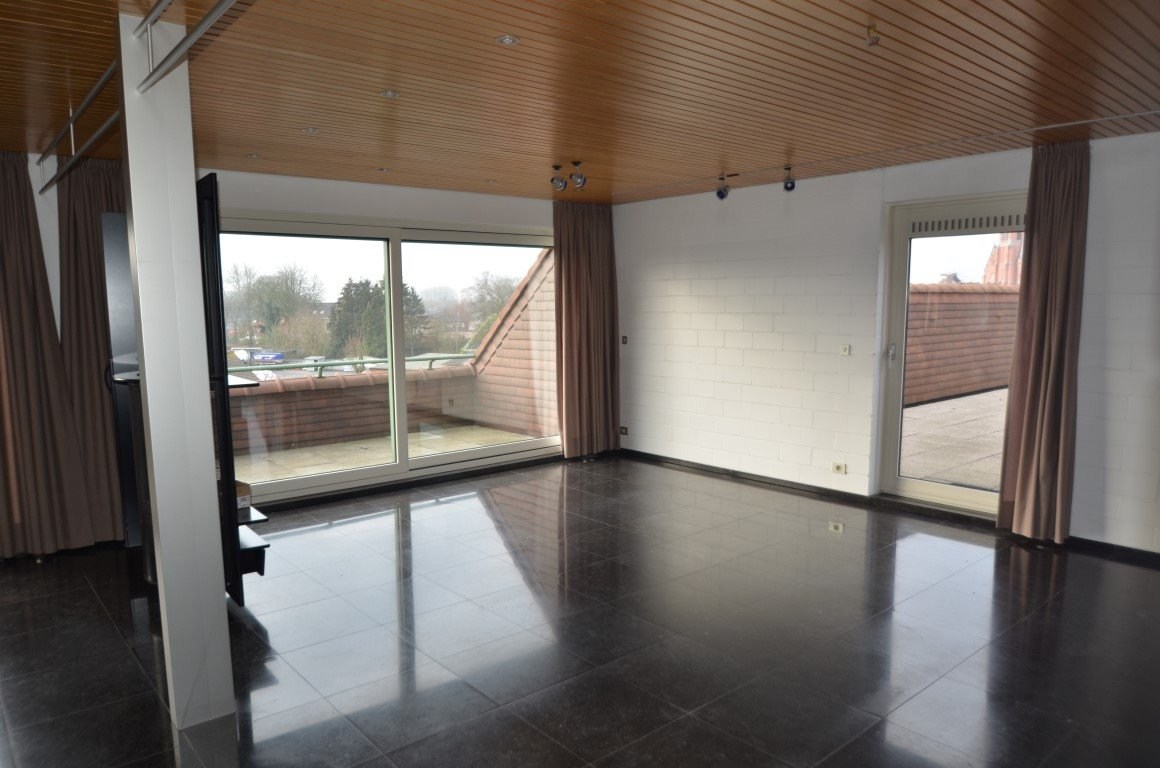 Modern dakappartement met 2 slpks en garage 