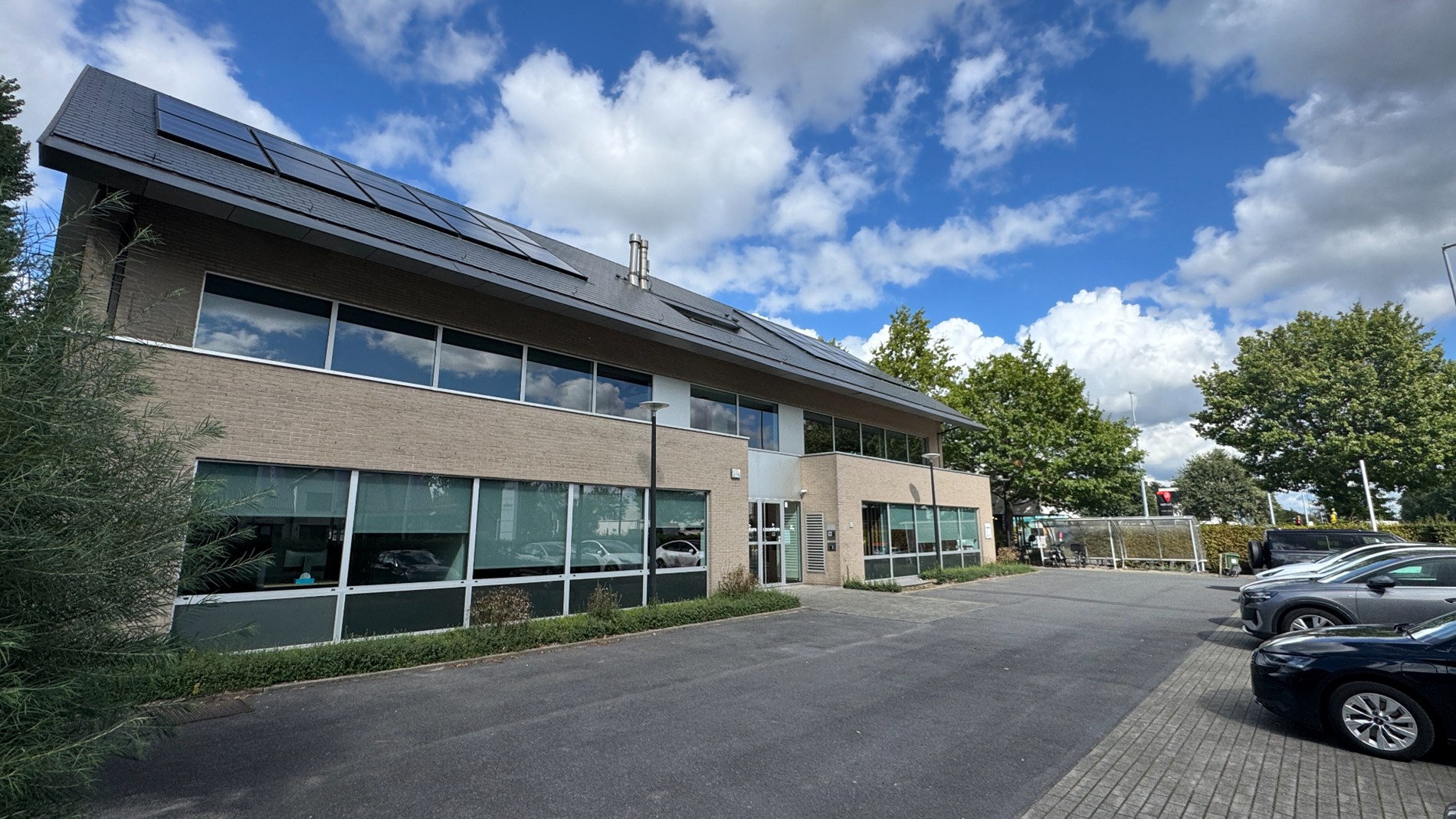 Gerenoveerde kantoren te huur aan N70 in Lochristi