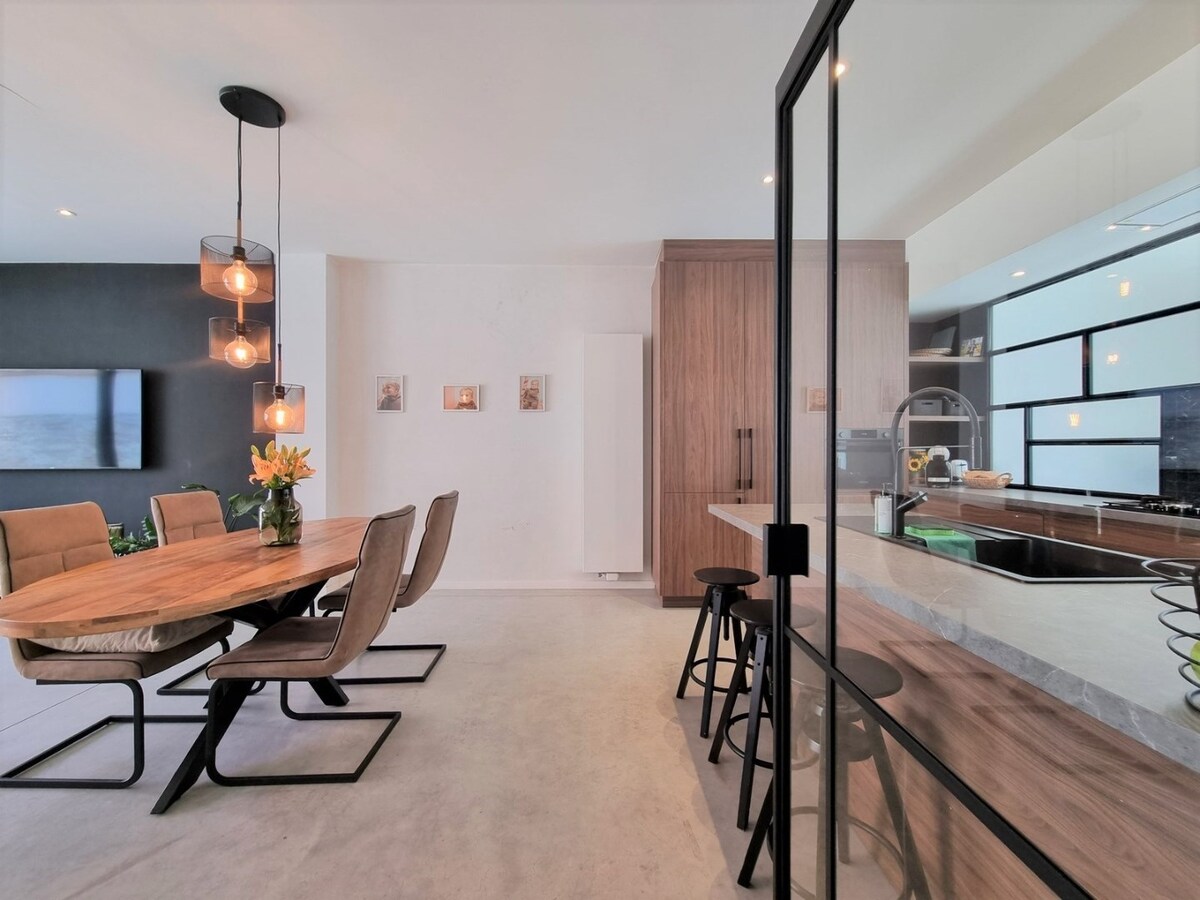 Knap gerenoveerde gezinswoning vlakbij het strand te Heist 