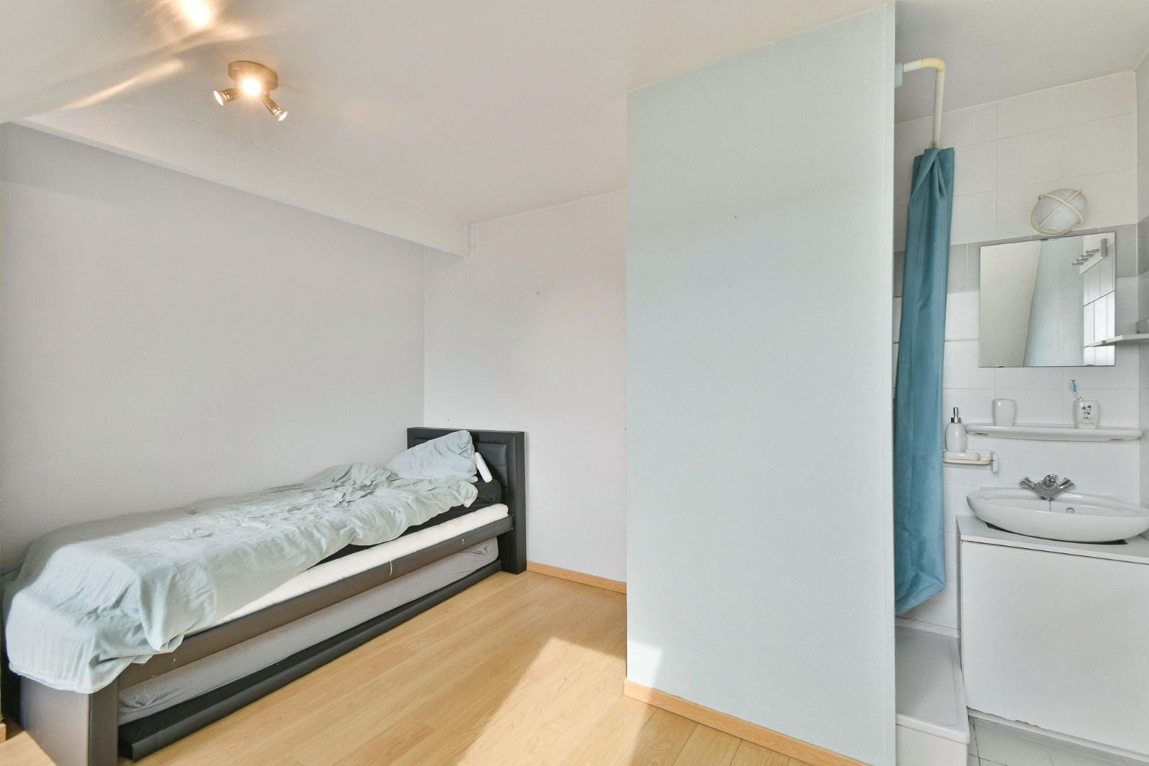 Duplex-appartement met twee ruime slaapkamers en een ruim en intiem terras 