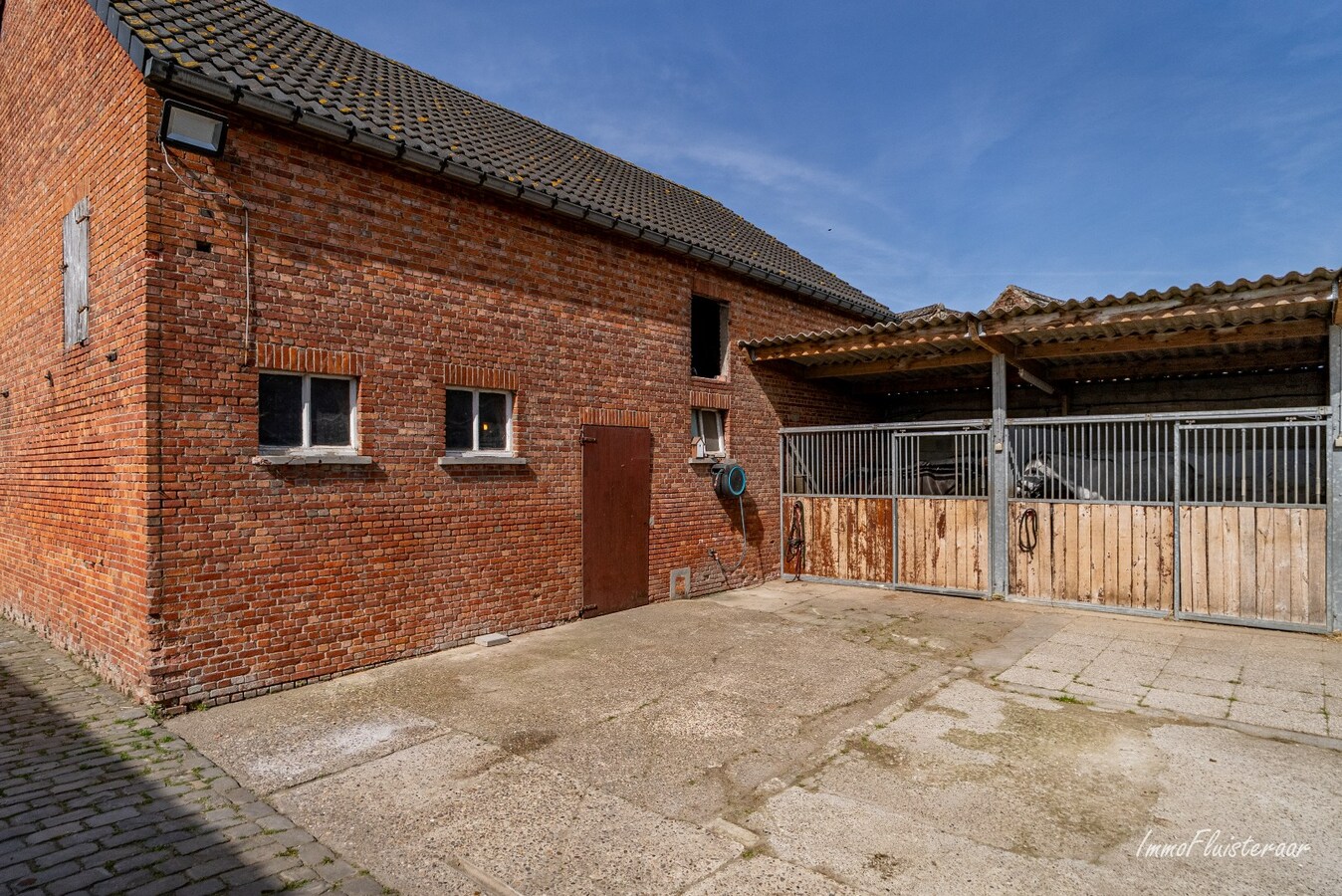Charmante verder af te werken woning met paardenstallen en weide op ca. 1,7 ha te Geetbets 