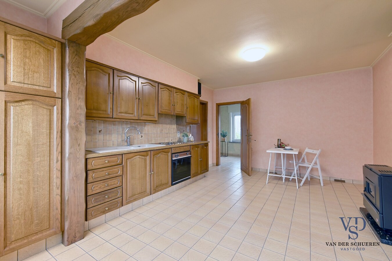 Bungalowwoning met afzonderlijke loods 