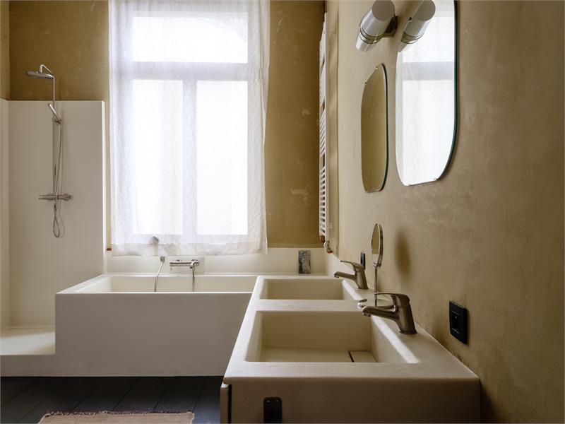 Uitzonderlijk klassevol herenhuis met handelspand in het hart van het historisch centrum 