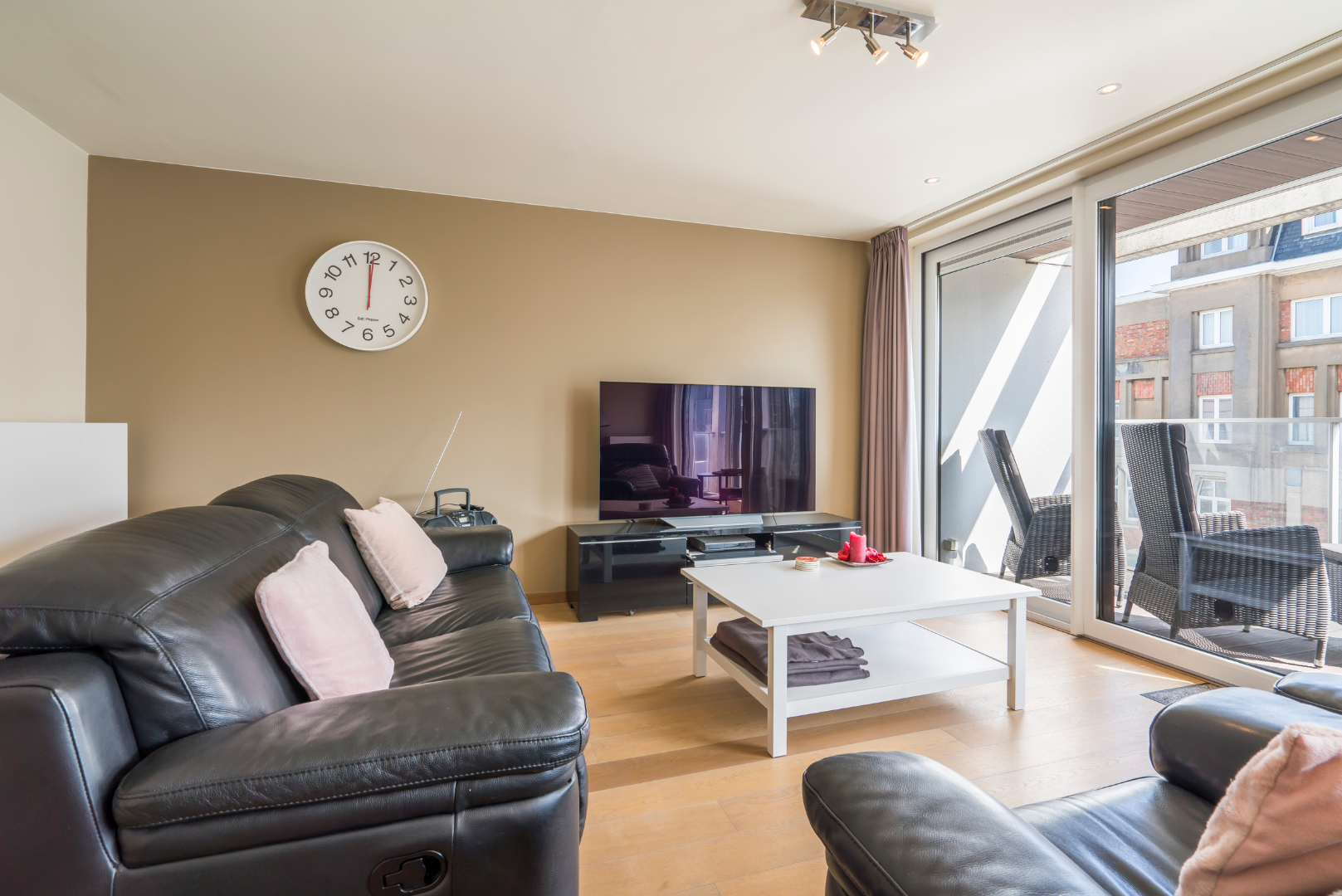 RUIM 2 SLAAPKAMER APP. MET TERRAS IN CENTRUM OOSTENDE 