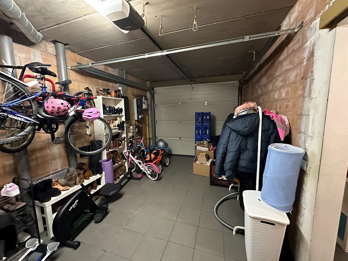 Ruime halfopen woning op het einde van doodlopende straat 