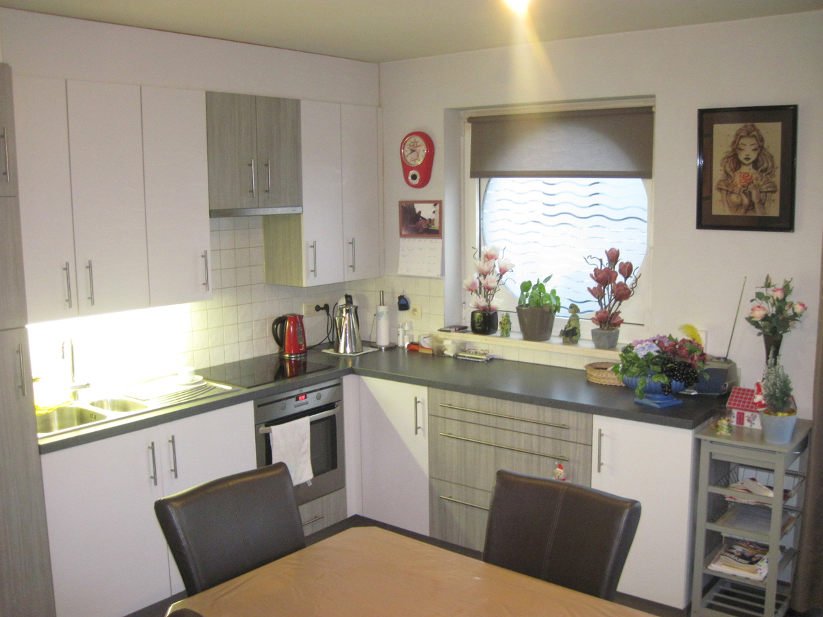 Recent appartement met ruim terras. Geen vaste kosten ! 