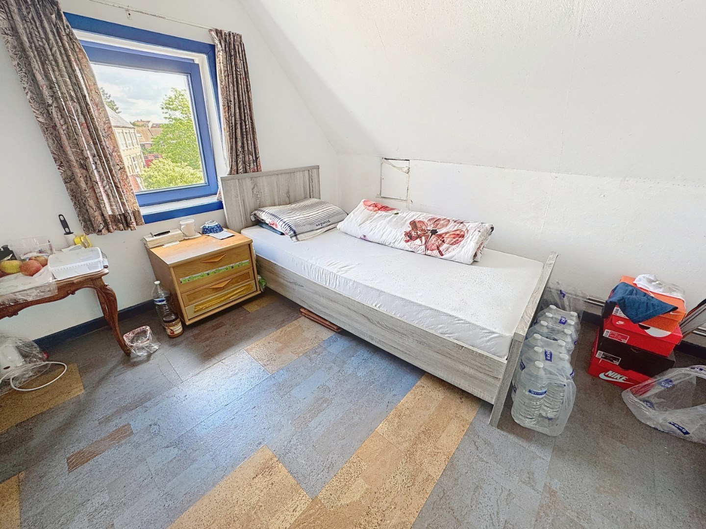 Ruime rijwoning met 4 slaapkamers in het historische Brugge 