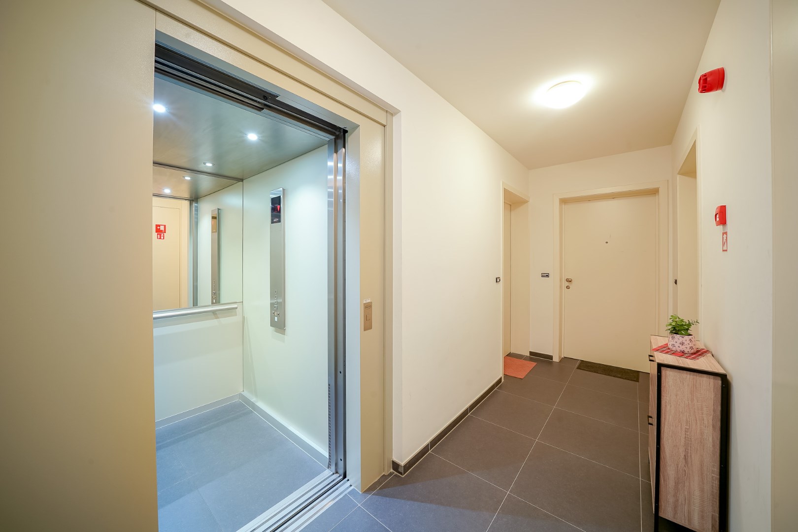 Ruim recent appartement met 4 slaapkamers en 2 badkamers. 