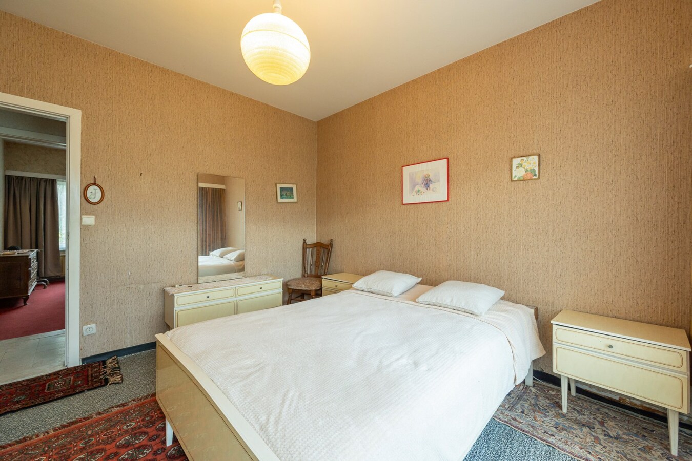 Unieke eigendom op 13.183 m² met te renoveren woning en vergunde stallingen 