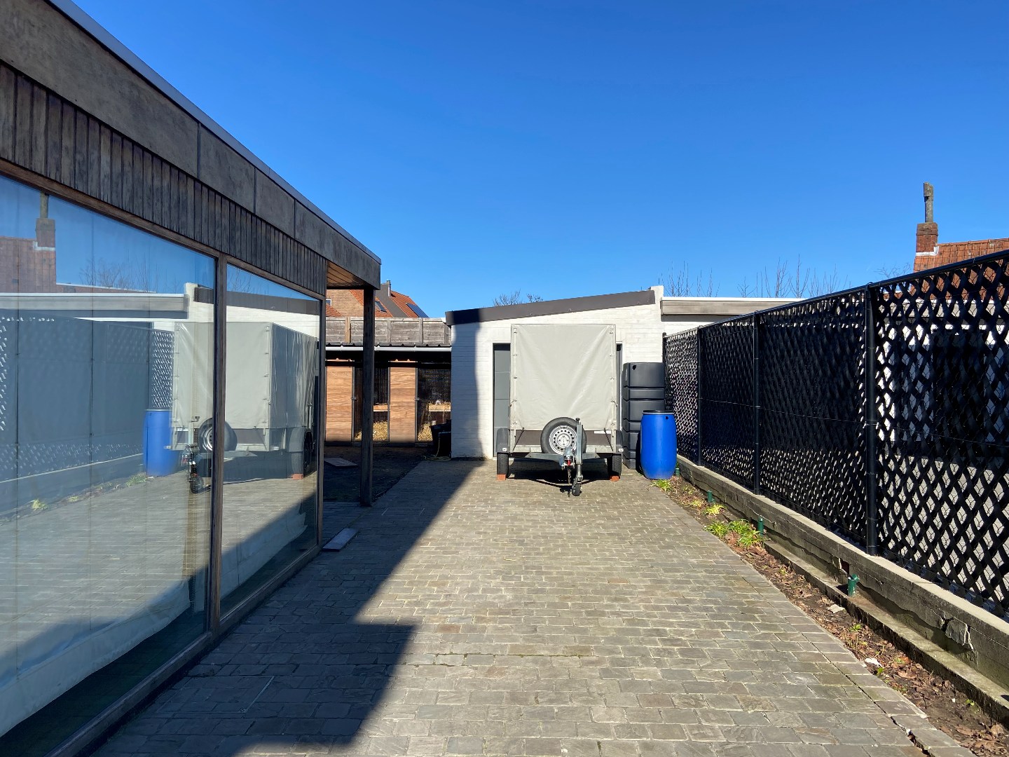 Zeer degelijke halfopen woning op mooie rustige ligging te Beveren-Leie! 