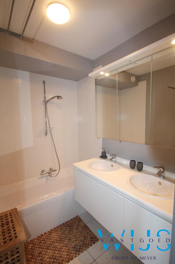 Gezellige 2 slaapkamerduplex mét garage 