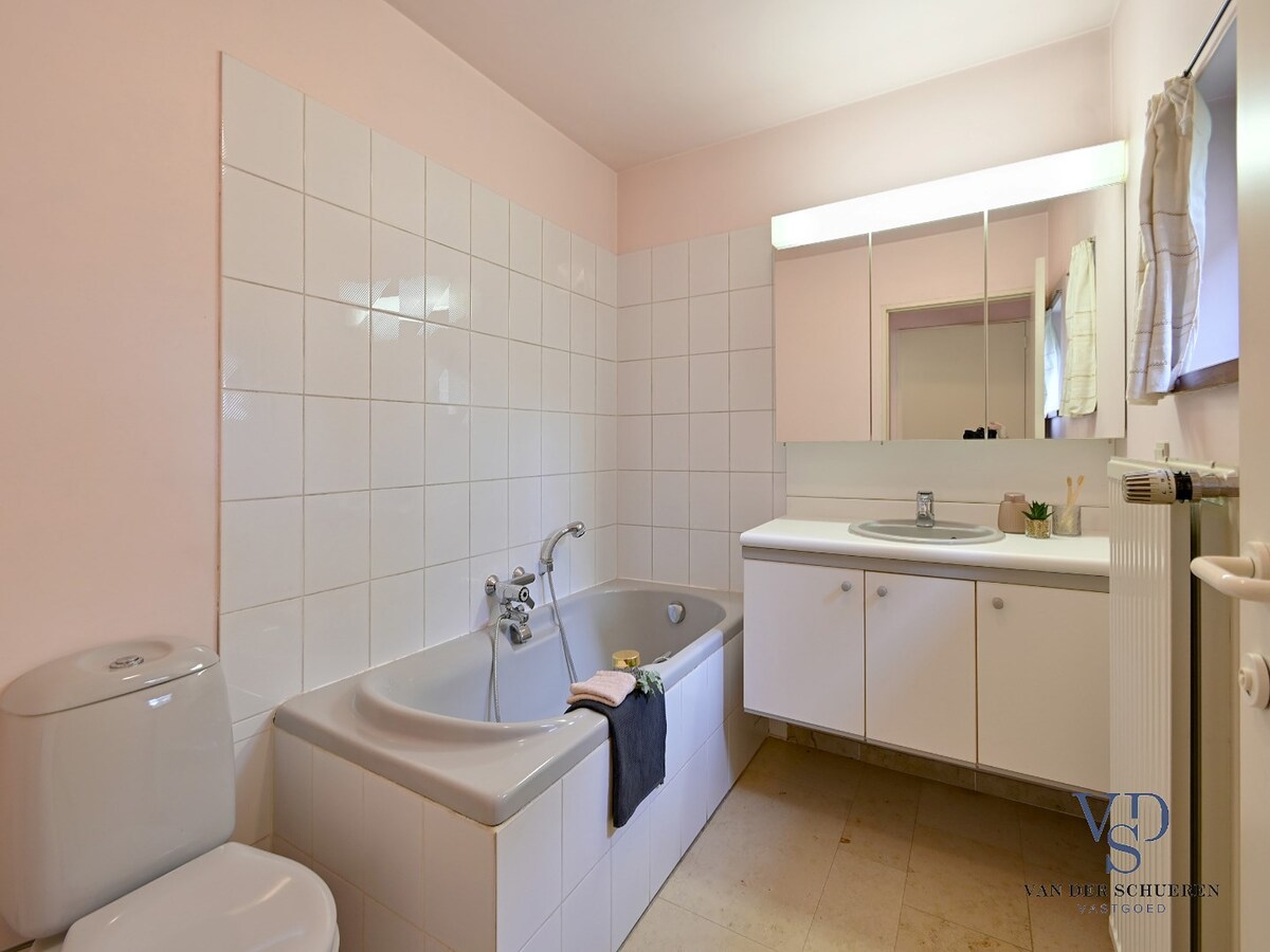 Knappe villa in 't groene Schelderode (EPC van 216 !). 