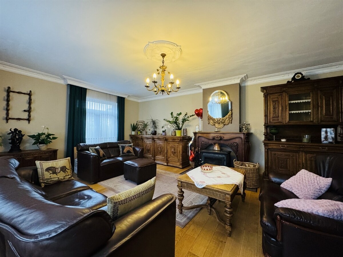 Unieke hoeve met woonst, 3 appartementen en paardenstallen op een ruim perceel van ca 1,2ha te Dilsen-Stokkem 