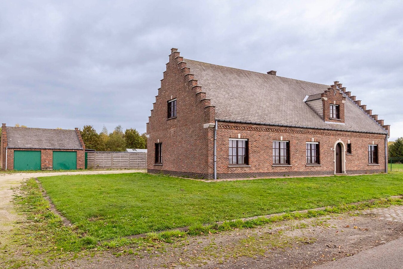 Landelijk gelegen woning met weiland op 90a 35ca 