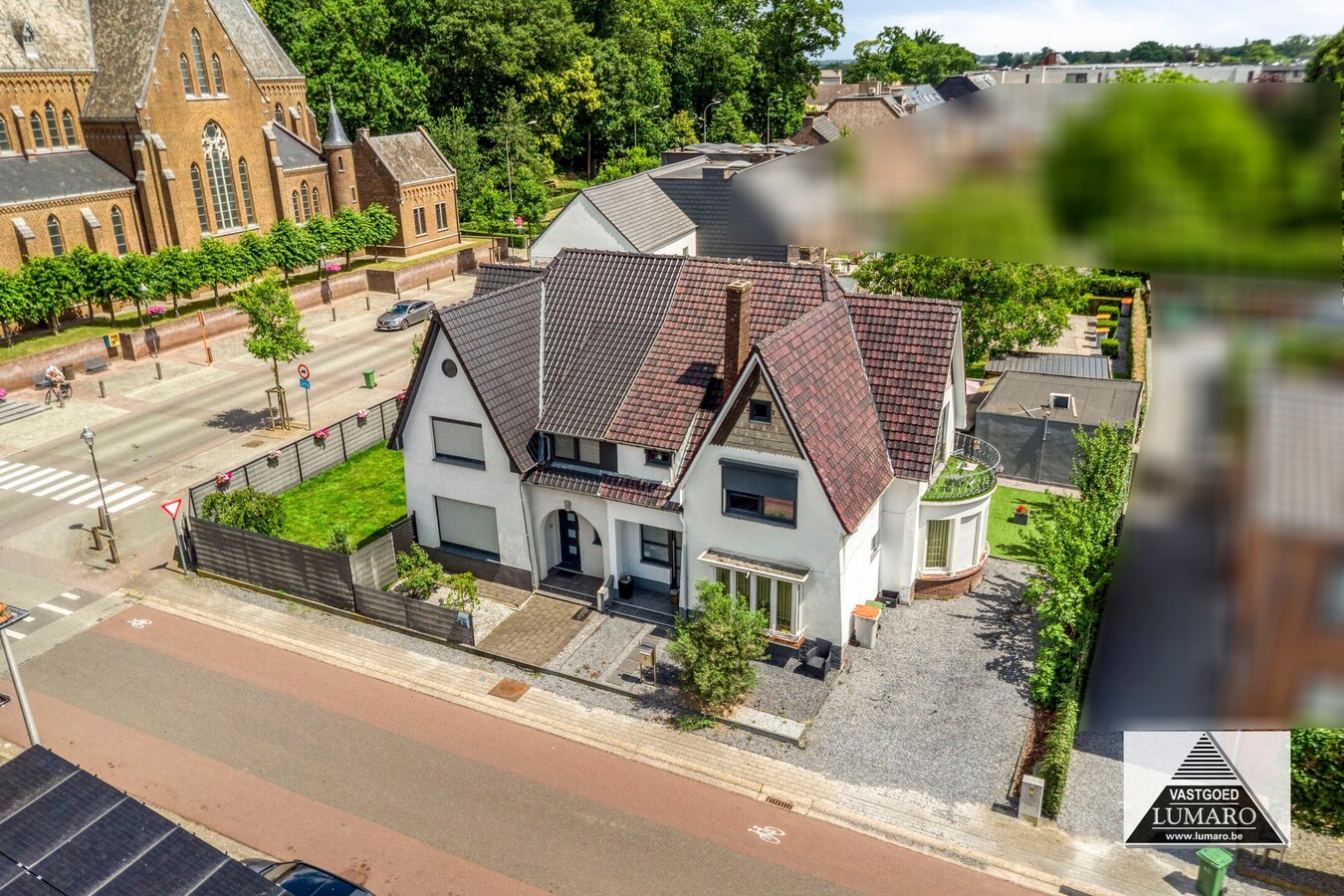 Half-open woning met karakter en grote leefruimtes 