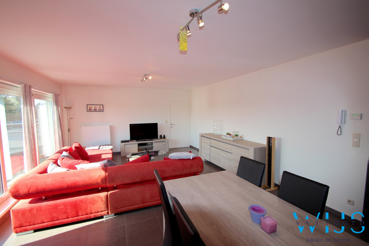 Zeer ruim instapklaar 4 slaapkamerappartement met garage en staanplaats te ERTVELDE 