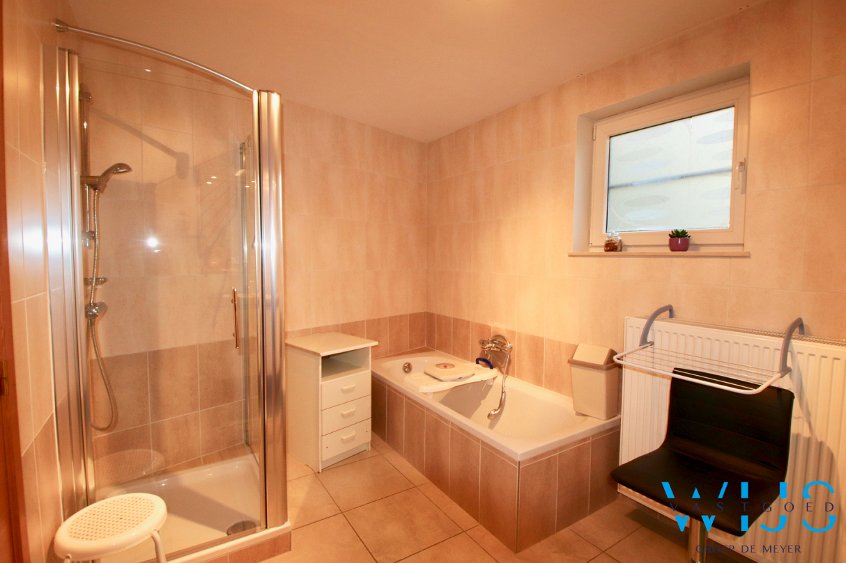 Prachtig gelijkvloers 2 slaapkamerappartement van 119m² te ERTVELDE ! 