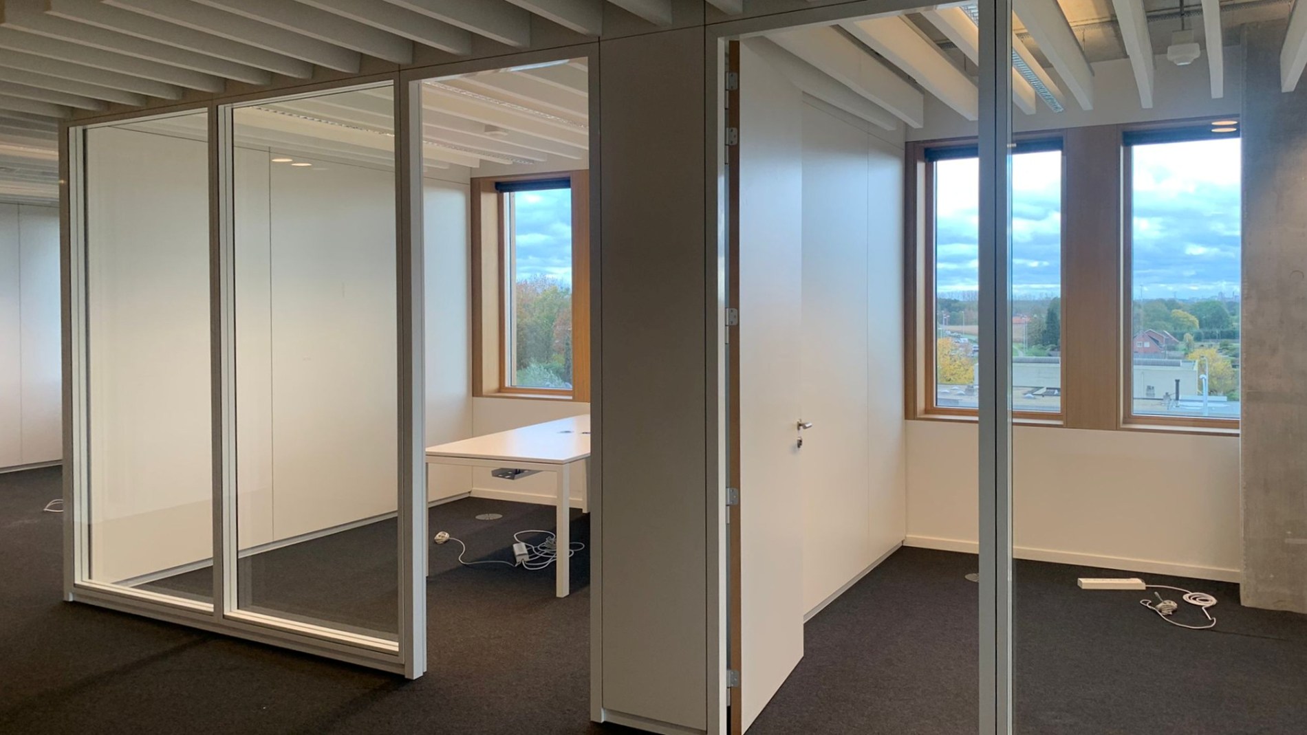 Duurzaam kantoorgebouw met faciliteiten aan R14 in Geel