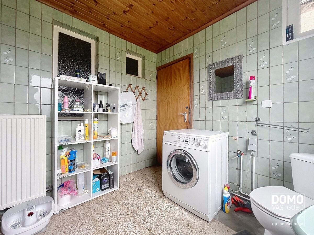 VOLLEDIG TE RENOVEREN WONING MET TWEE SLAAPKAMERS, INPANDIGE GARAGE OP EEN PERCEEL VAN 5A35CA IN SINT-TRUIDEN 