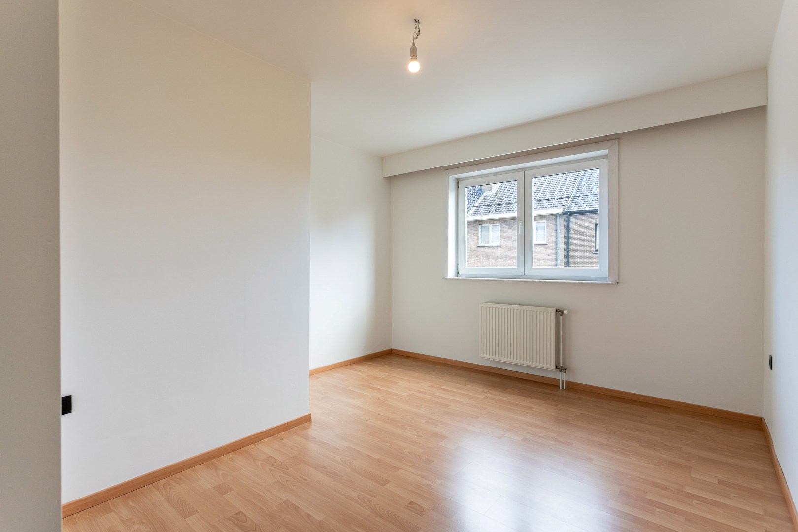 Instapklaar 2 slpk appartement met garage te Halle 