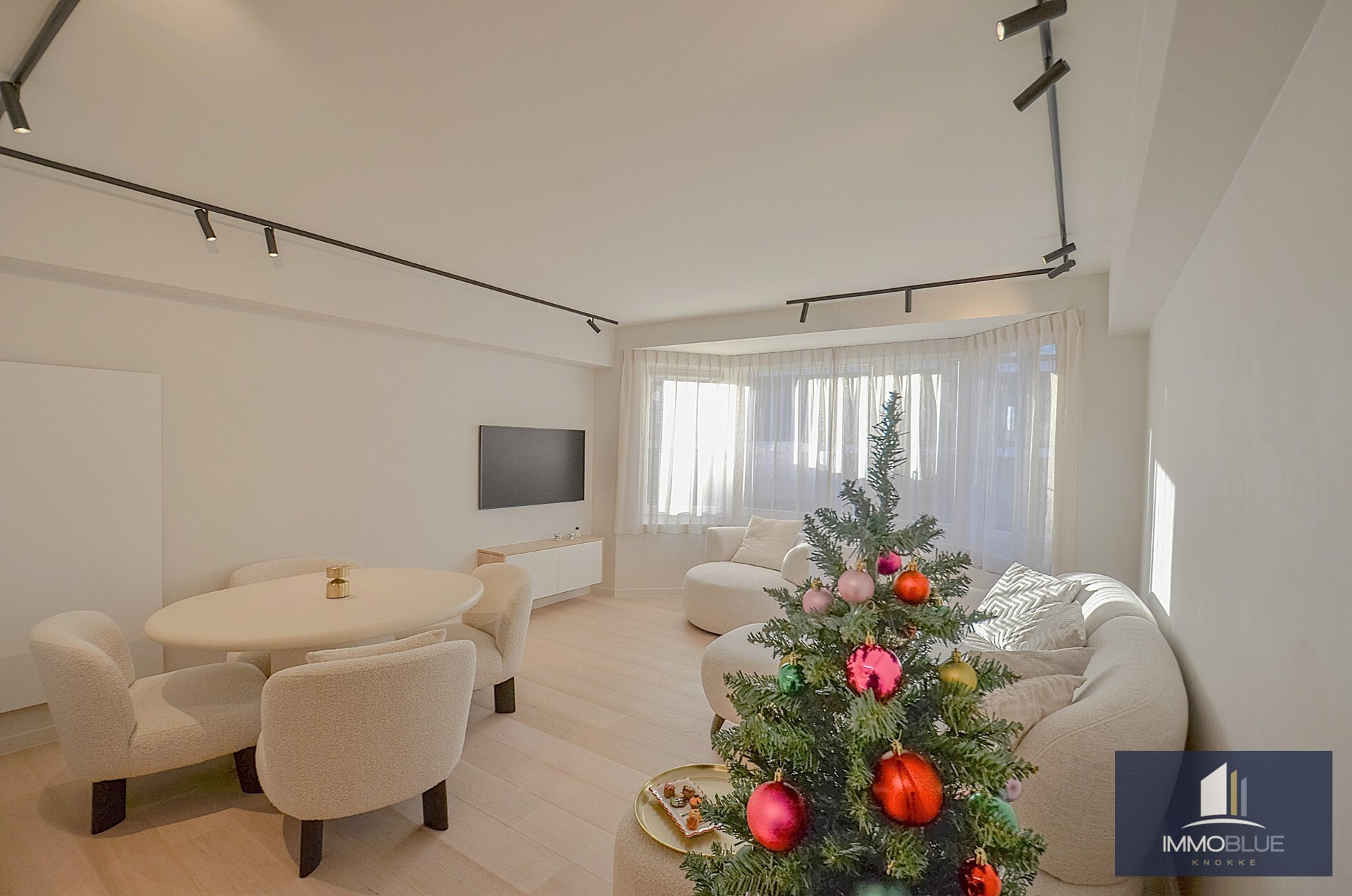 Stijlvol volledig gerenoveerd appartement  op wandelafstand van de zee én het commercieel centrum. 