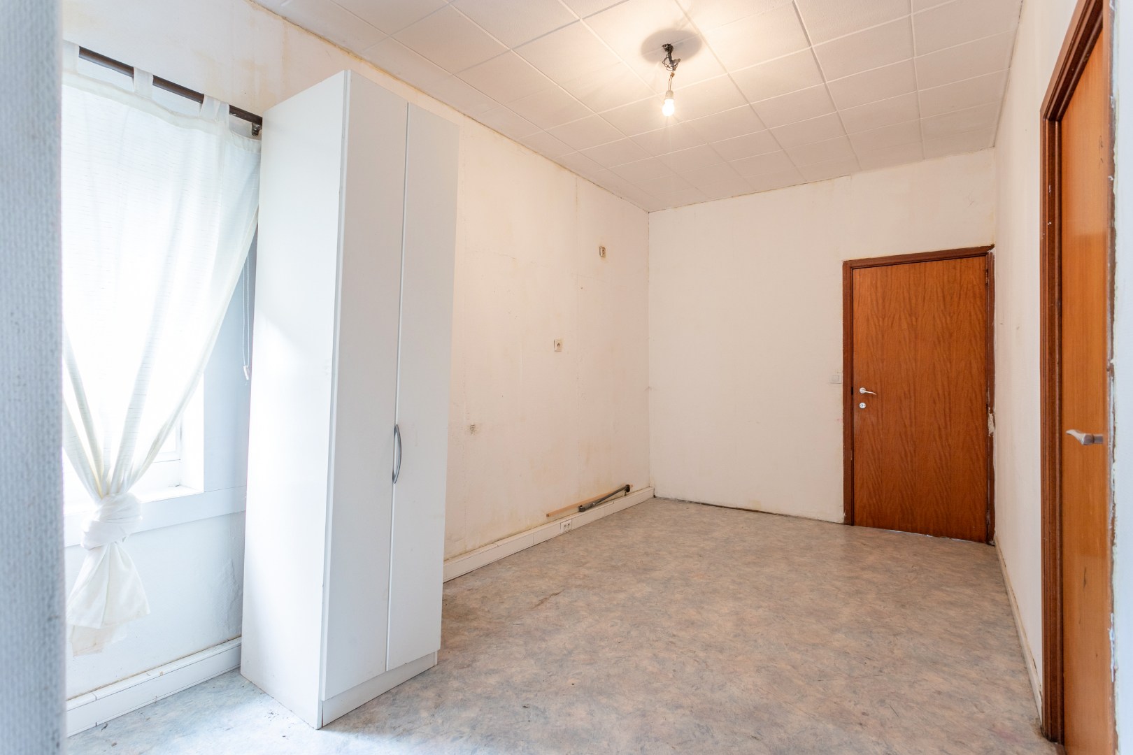 Handelsruimte met woonst op een gunstige ligging 