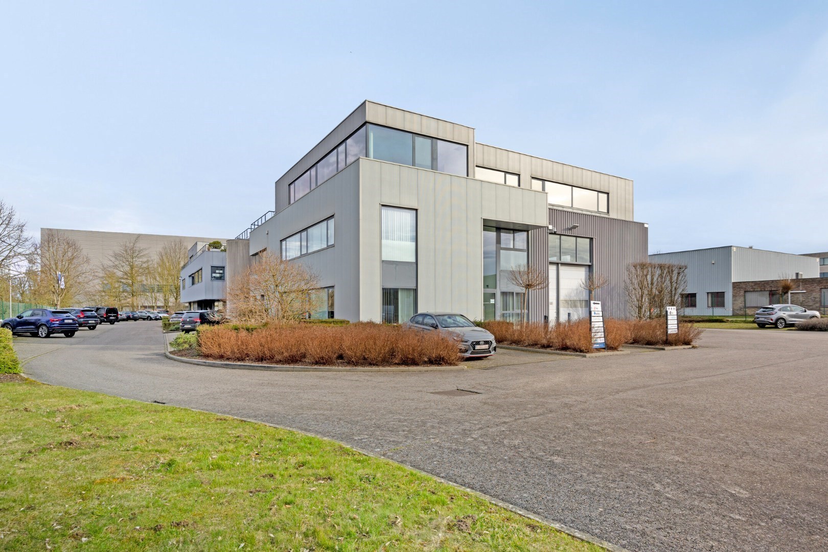 Kantoor te koop in het industriepark te Haasrode/Heverlee met 14 parkings - opp. 626 m² - verkoop van aandelen 