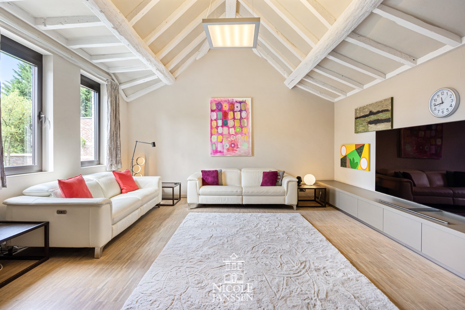 Gezellige zithoek met houtenbalkenstructuur