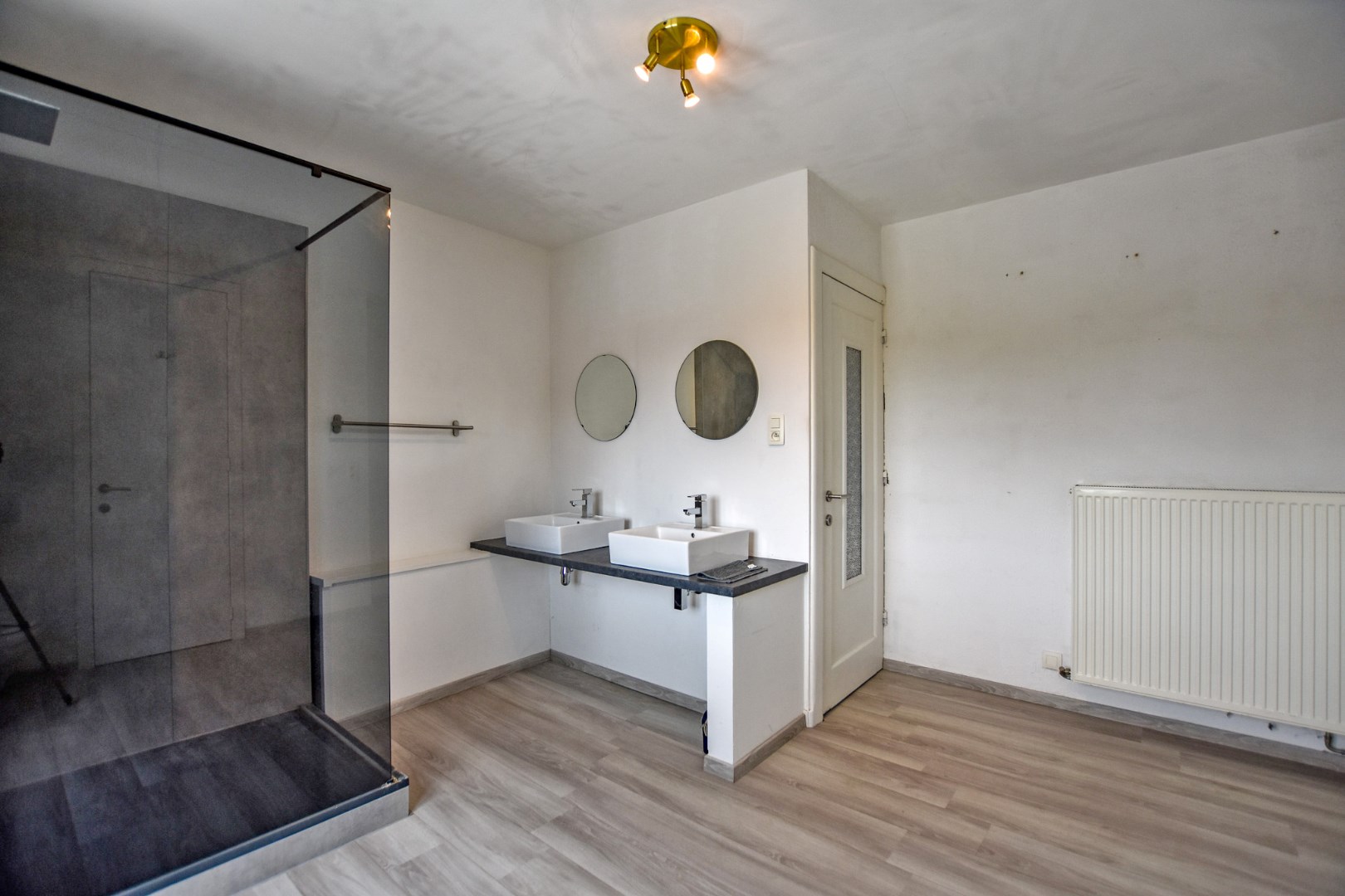 Goed gelegen gesloten bebouwing met 3 slaapkamers en tuin op 160m² te Adinkerke (De Panne). 