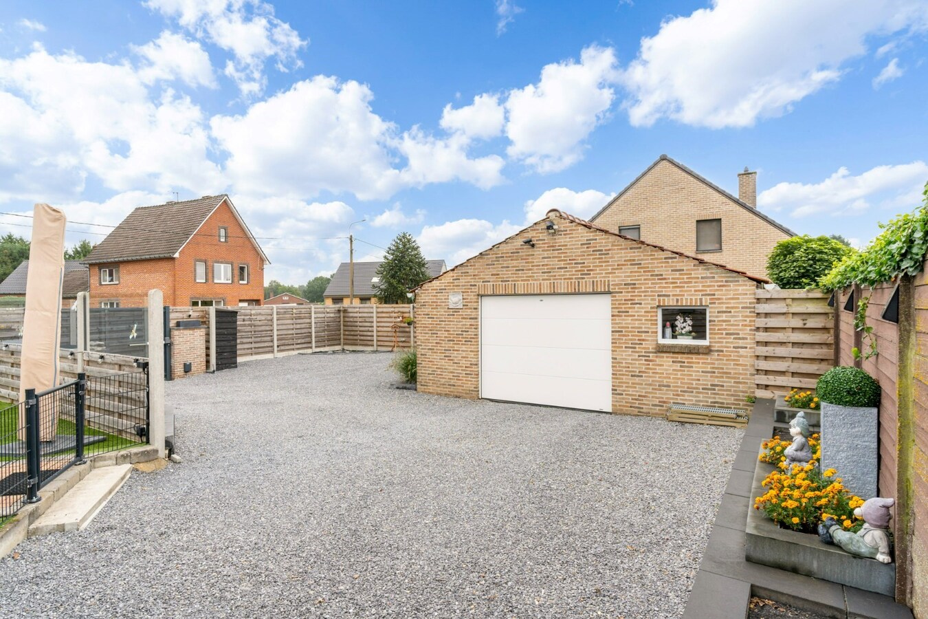 Gerenoveerde woning met tuin, garage en 3 slaapkamers in Opglabbeek - Perceeloppervlakte 684.00 - Bewoonbare oppervlakte 160.00 - Zuidoostelijke tuinoriëntatie 