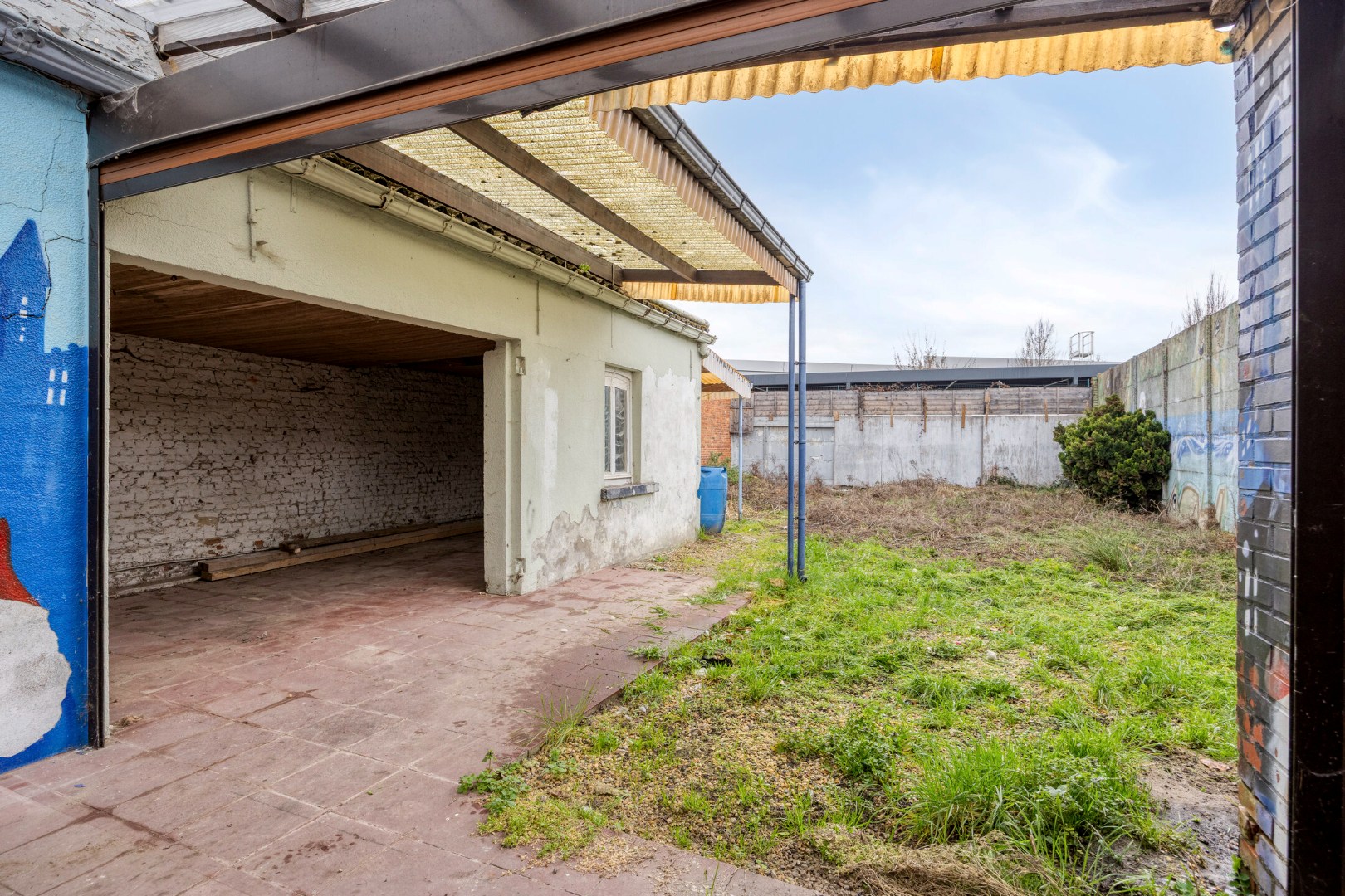 Te renoveren woning met 4 slpk. en gezellige stadstuin op een centrale ligging in Geel 