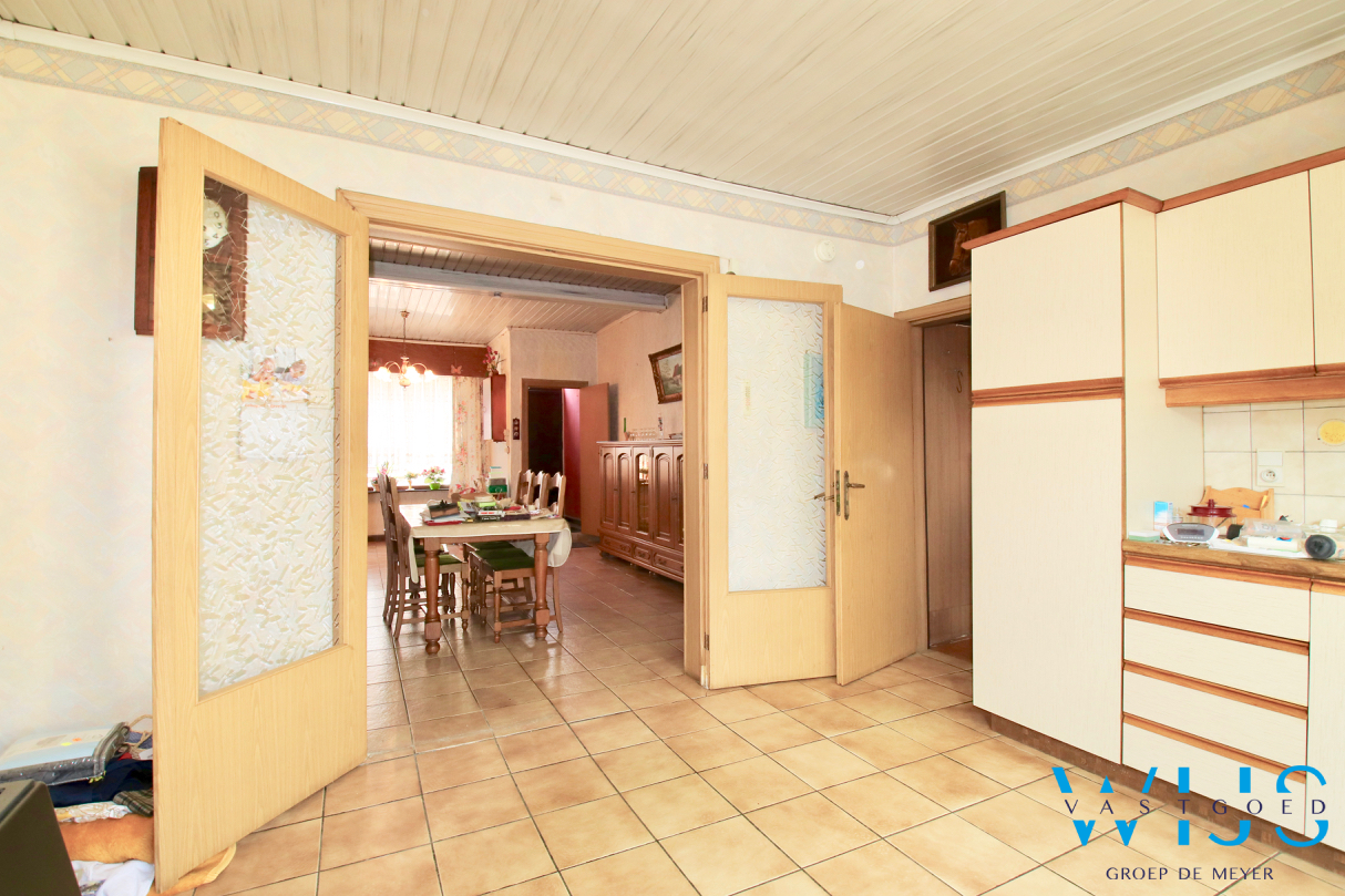 Te renoveren woonhuis op een zeer rustige ligging te Zelzate ! 