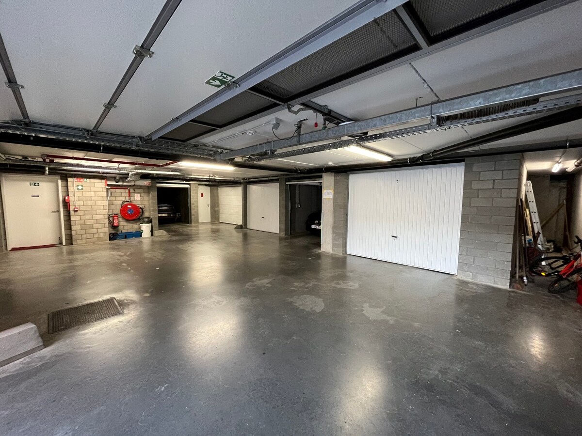 Dubbele garagebox (in de lengte). 