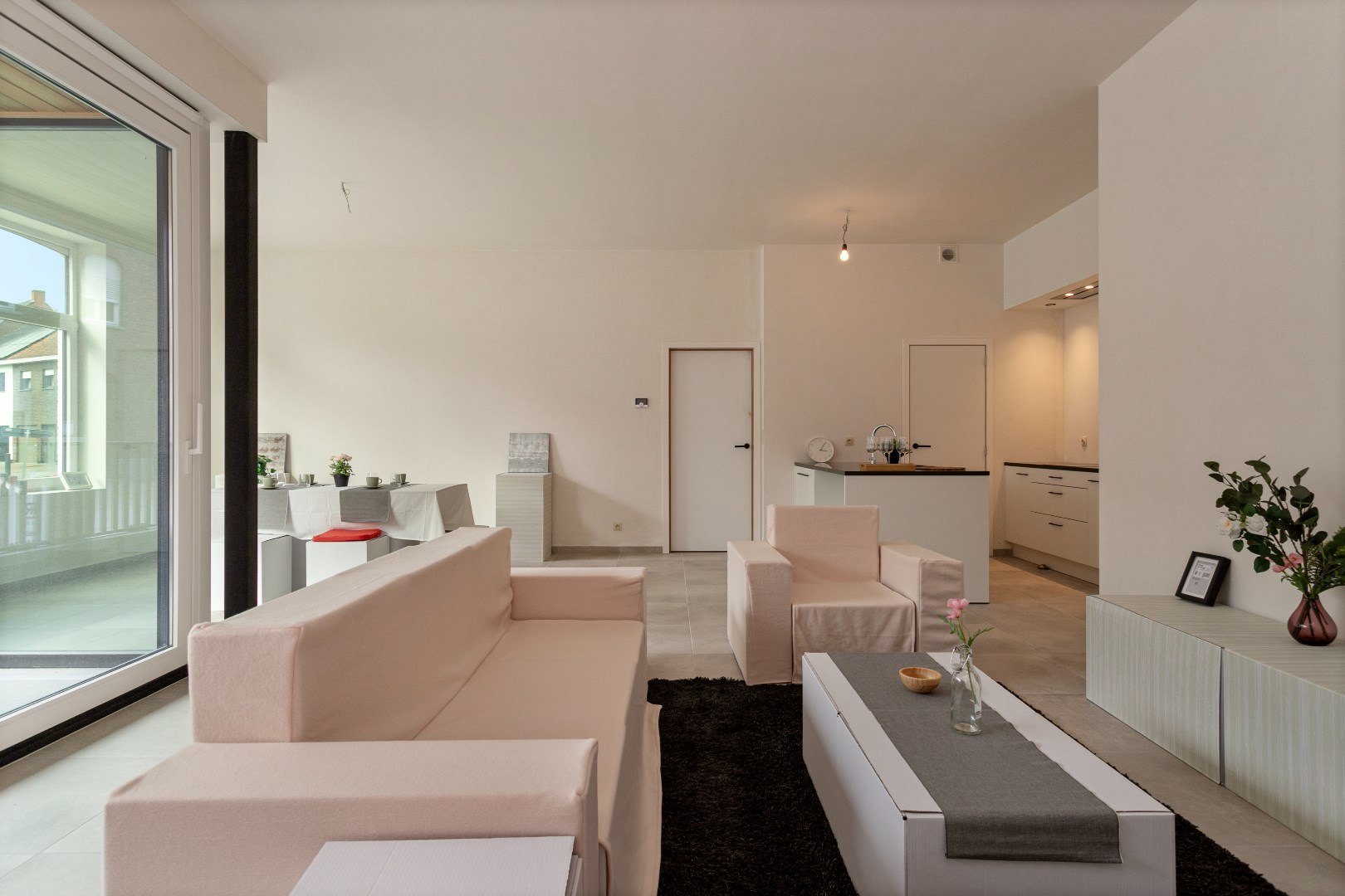 Volledig afgewerkt appartement met 2 slaapkamers en terras. 