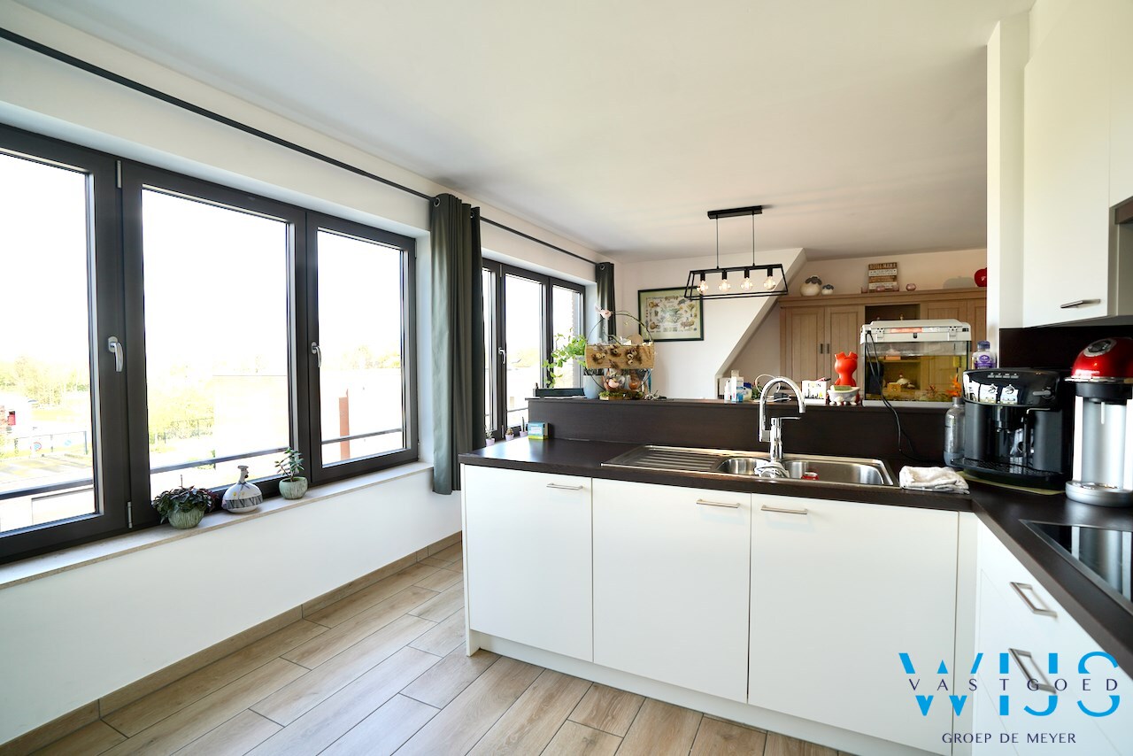 Prachtige duplex met garage in het rustige landelijke OOSTEEKLO ! 