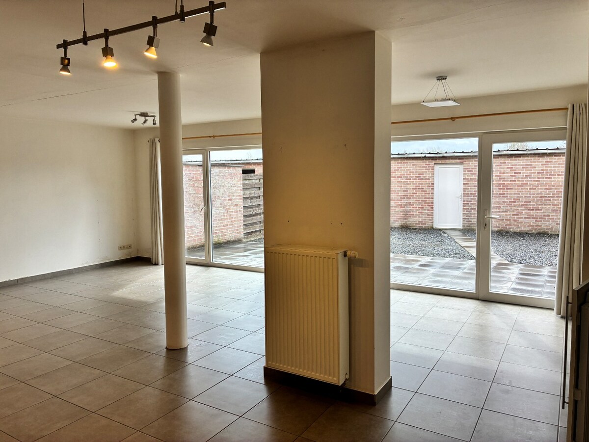 Gelijkvloers appartement mét ruim terras en garage 