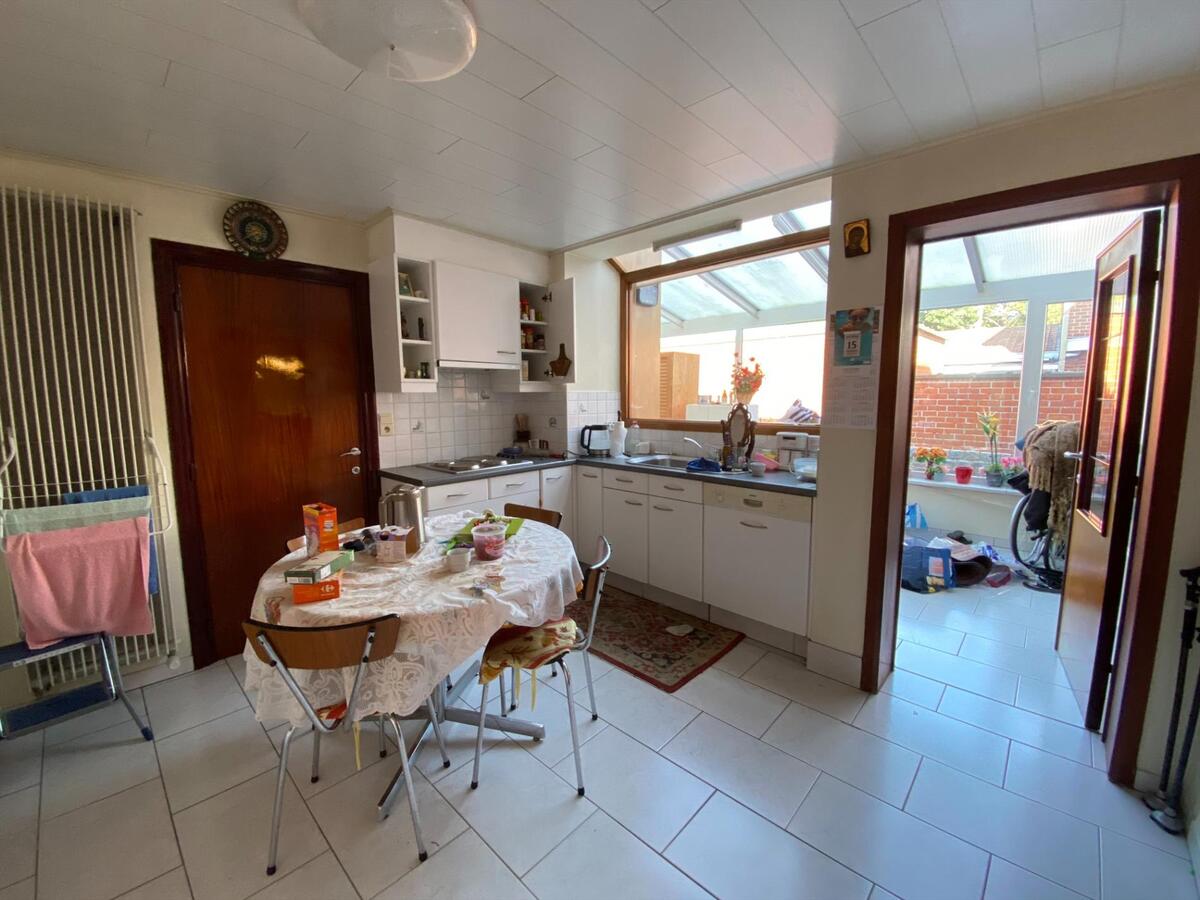 Ruime woning met 4 slaapkamers en garage 